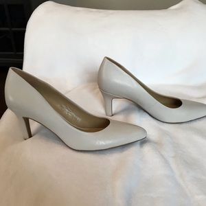 Naturalizer Heels Ivory sz 6.5